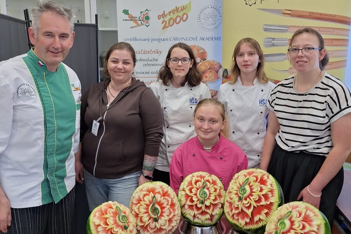 Kouzlení nožem – pokračovací kurz carvingu přinesl nové dovednosti i radost z tvorby